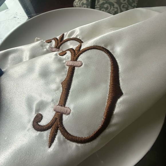 Elegant White and Brown Monogrammed Table napkins - Picture 1 of 2